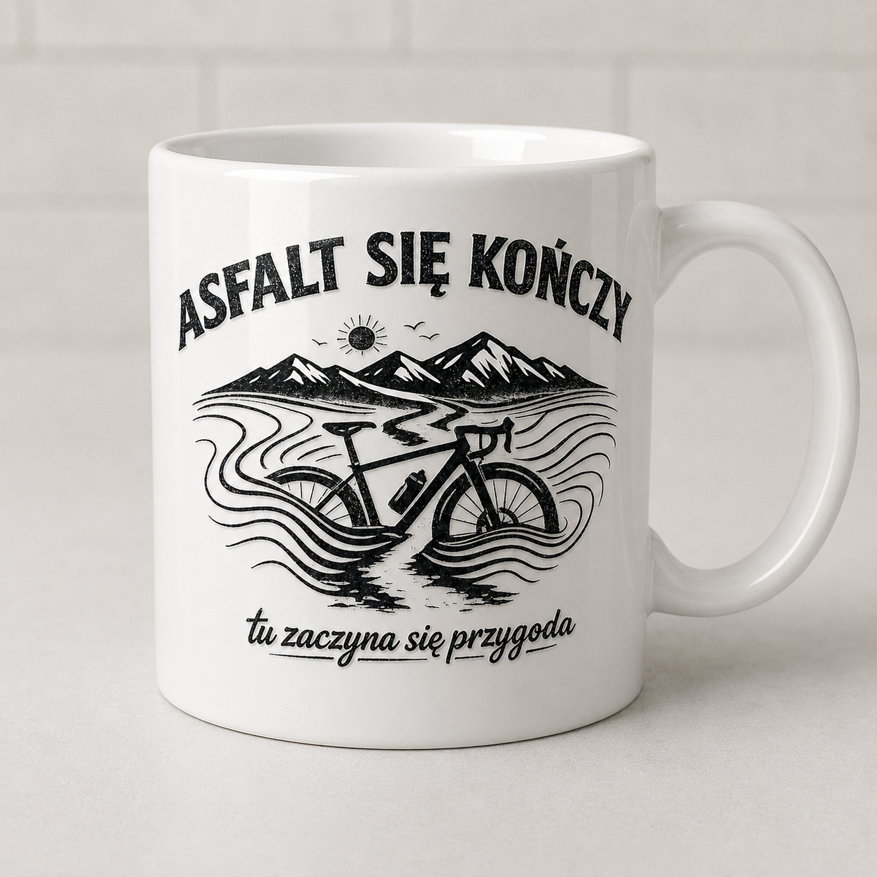 Asfalt się kończy – naklejka UV DTF Gravel i Bikepacking 90 × 80 mm - obrazek 4